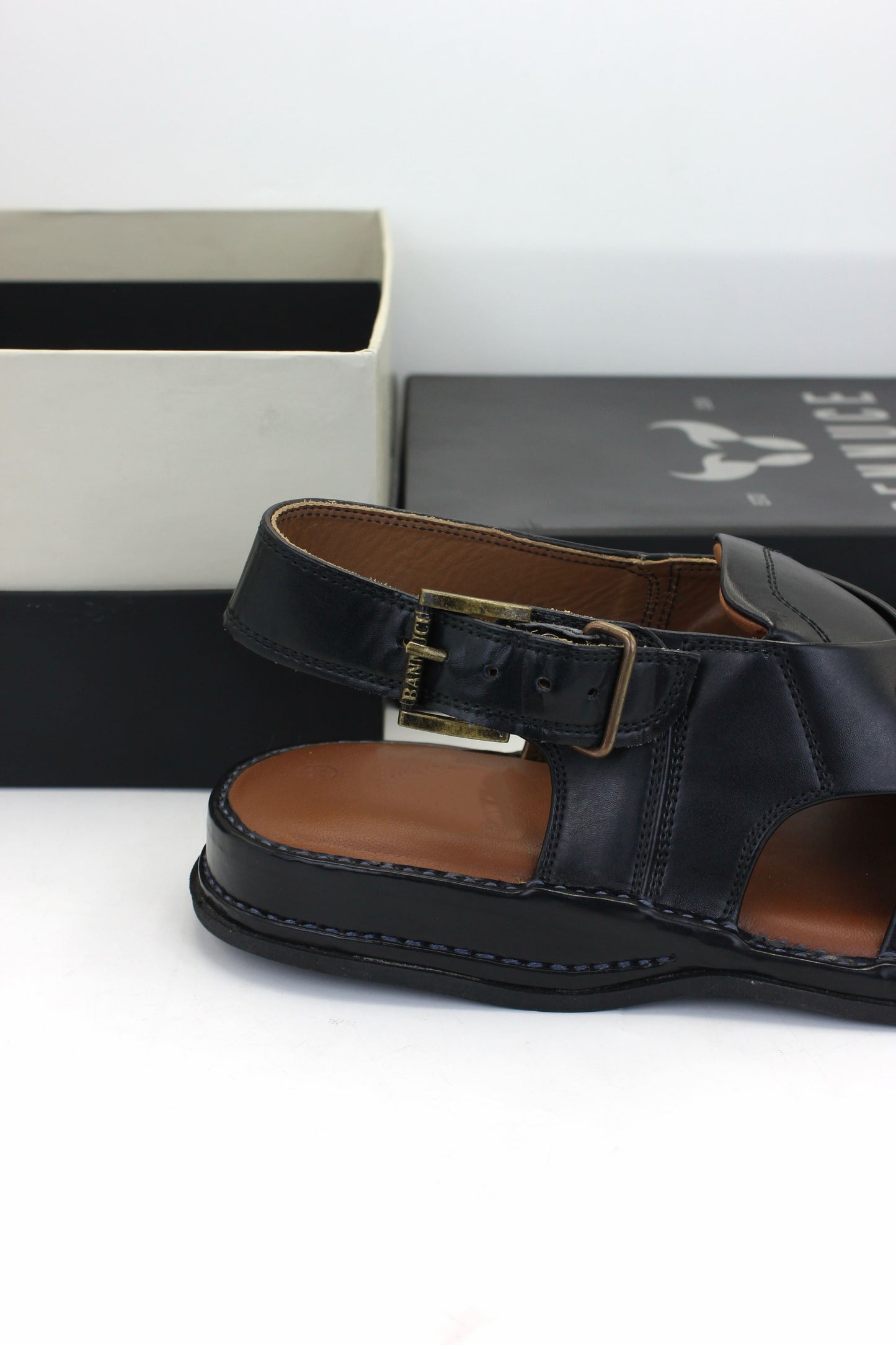 Luxury Black Coloured Authentic Peshawari Chappal by Rennuce